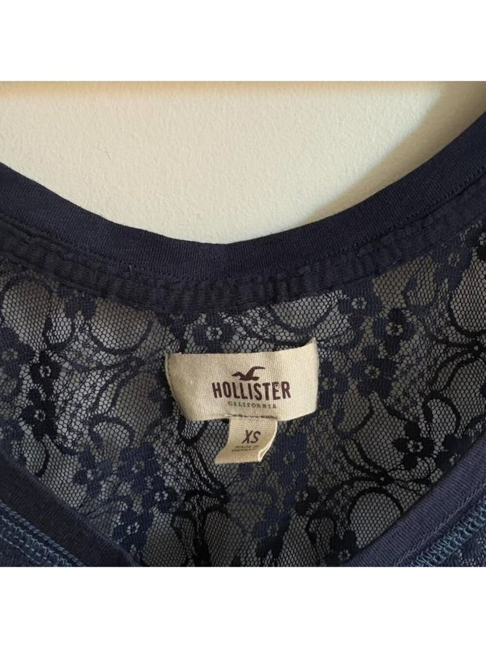 Y2K lace off-the shoulder baby tee — Hollister & Co. - Picture 5 of 5